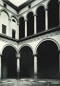 Palazzo Fantuzzi courtyard