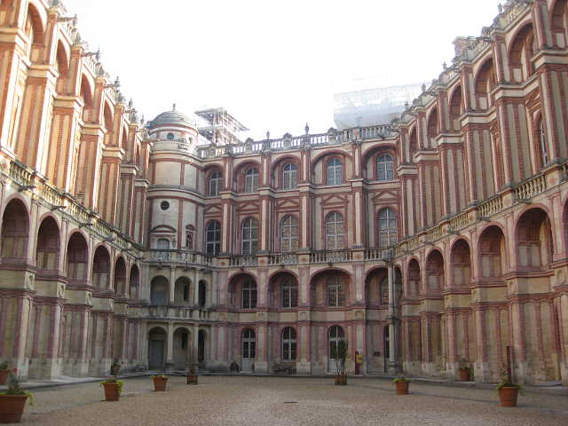 Chateau de Saint-Germain-en-Laye courtyard
